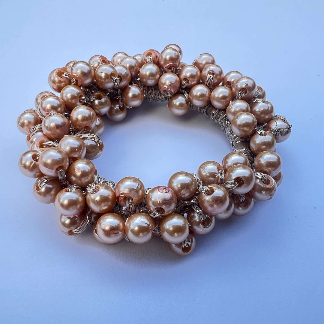 Haargummi mit vollem Perlenbesatz in edlem Roségold – Pearl Pop Champagne Rosé von TREND Kollektiv
