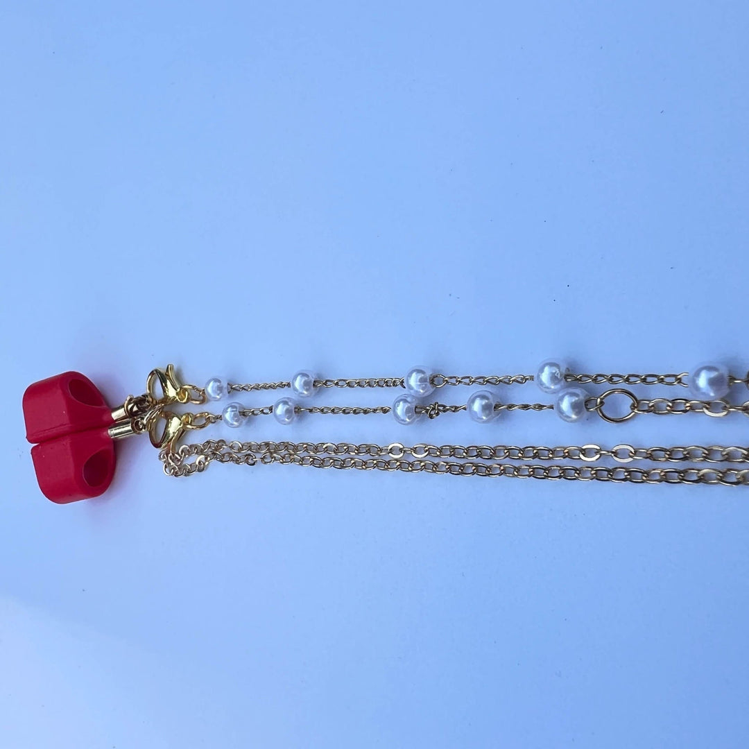 Red Vibe Strap Halterung mit geschwungener Kette – Soft Pear Wave von TREND Kollektiv, stylisches In-Ear-Accessoire