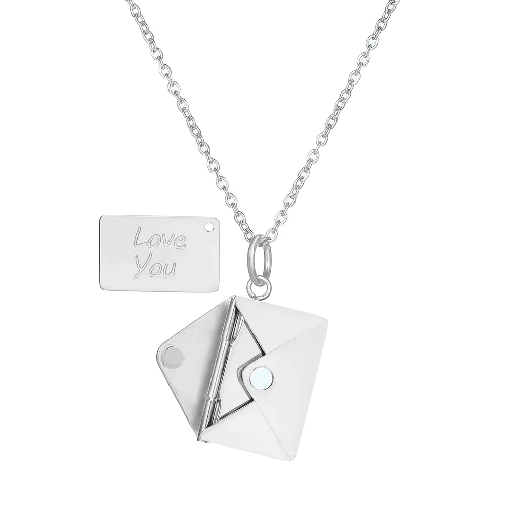 LOVE LETTER 18k Envelope Armband in Silber mit geöffnetem Umschlag und Love-you-Plättchen – TREND Kollektiv