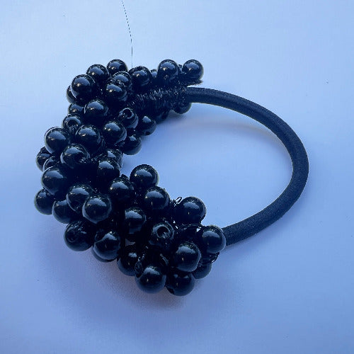 Pearl Pops Black Tie Haargummis mit halben und vollen Perlenbesatz in Schwarz – TREND Kollektiv