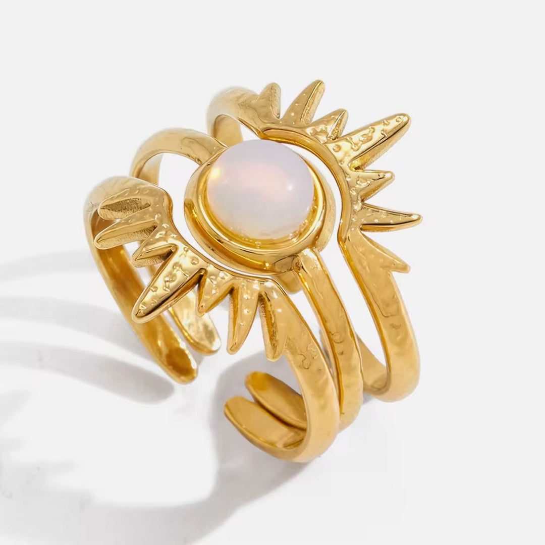 Vergoldeter STELLA Star Ring von TREND Kollektiv im modernen Editorial Design
