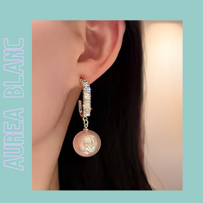 AURÉA Blanc – Elegante weiß-goldene Perlenohrringe mit Zirkonia-Steinen von TREND Kollektiv