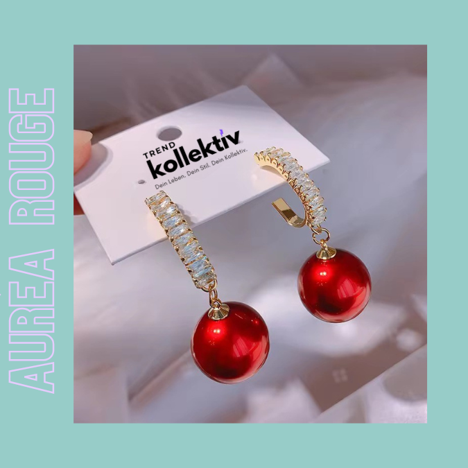 AURÉA Rouge – Goldene Zirkonia-Ohrringe mit roter Perle von TREND Kollektiv