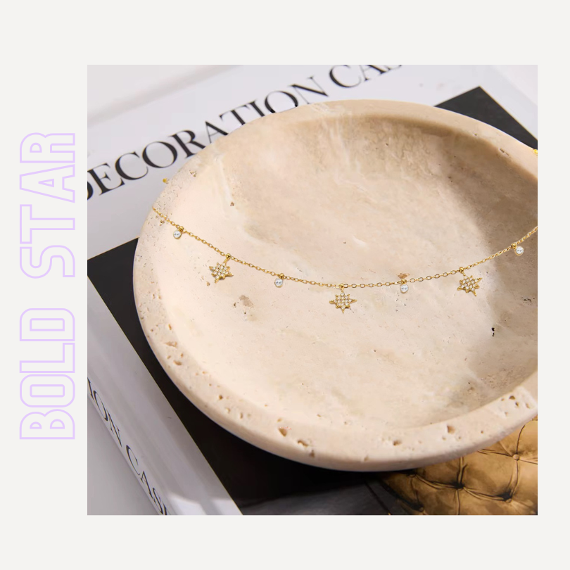 Goldene Charm-Kette mit großen Stern-Anhängern aus Zirkonia, 18k vergoldet von TREND Kollektiv