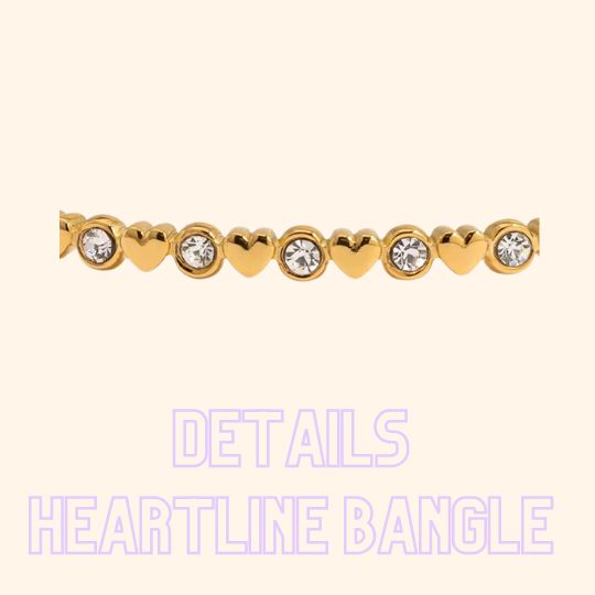 DETAILANSICHT Goldener Armreif mit kleinen Kristallherzen – TREND Kollektiv