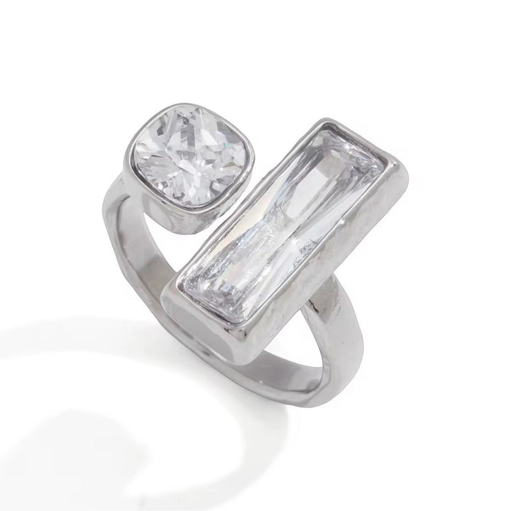 LUCIA Crystal Ring mit funkelnden Zirkonia-Steinen in Gold und Silber von TREND Kollektiv
