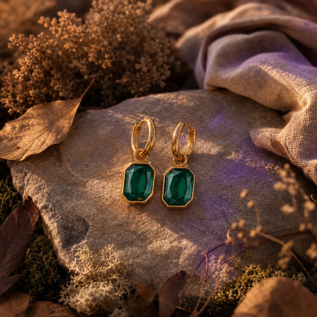 MILA GEM Drops in Emerald im warmen Earth Edit Styling – AI-GENERATED