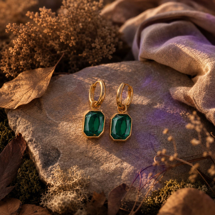 MILA GEM Drops in Emerald im warmen Earth Edit Styling – AI-GENERATED