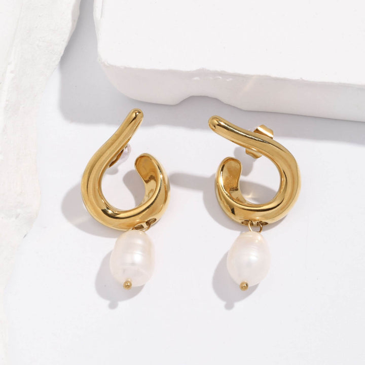 Pearl Curve Hoops