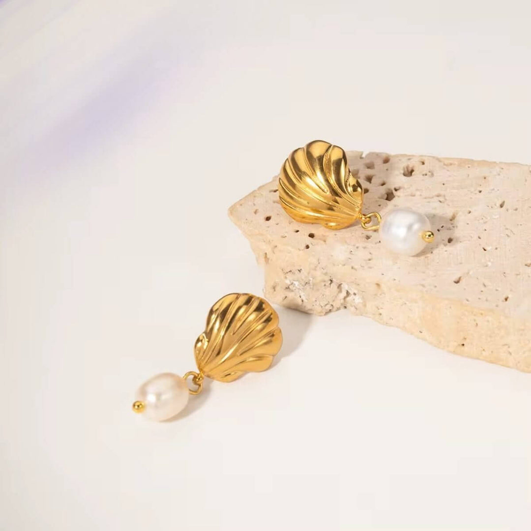 PEARL SHELL Ohrringe im luxuriösen mediterranen Coastal Summer Mood von TREND Kollektiv