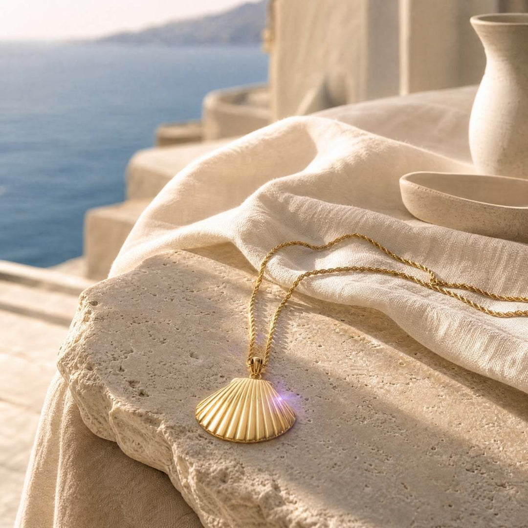 SHELL GLOW Kette im mediterranen Coastal Summer Moodbild von TREND Kollektiv