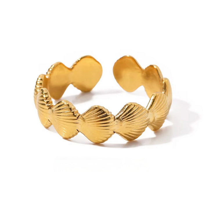 Vergoldeter SHELL GLOW Ring von TREND Kollektiv im modernen Coastal Statement Design