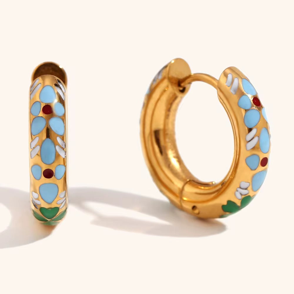 SKY GARDEN Hoops in Hellblau mit goldfarbenem Finish und Emaille