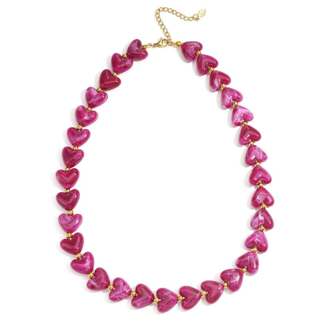HEART GLOW Kette mit fuchsiafarbenen herzförmigen Acryl-Perlen und goldfarbenem Edelstahl – TREND Kollektiv