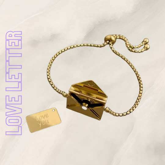 LOVE LETTER 18k Envelope Armband in Gold mit geöffnetem Umschlag und Love-you-Plättchen – TREND Kollektiv