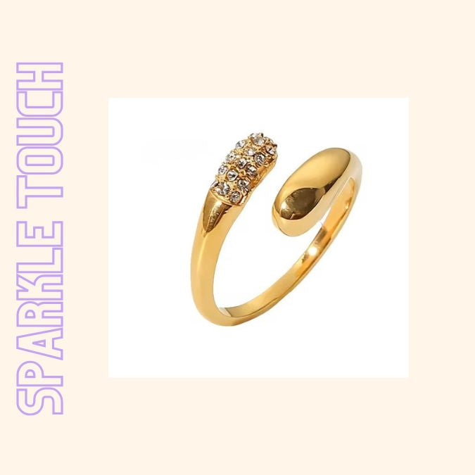 SPARKLE TOUCH Ring aus vergoldetem Edelstahl mit Kristallen – verstellbarer zarter Ring von TREND Kollektiv