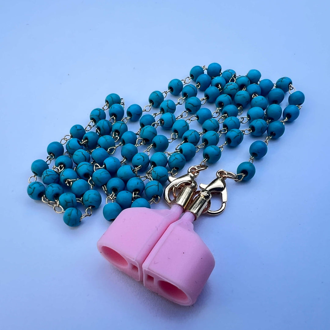Pinke Vibe Strap Halterung mit türkisfarbenen Marmor-Perlen – Turquoise Marmor von TREND Kollektiv, stylisches In-Ear-Accessoire