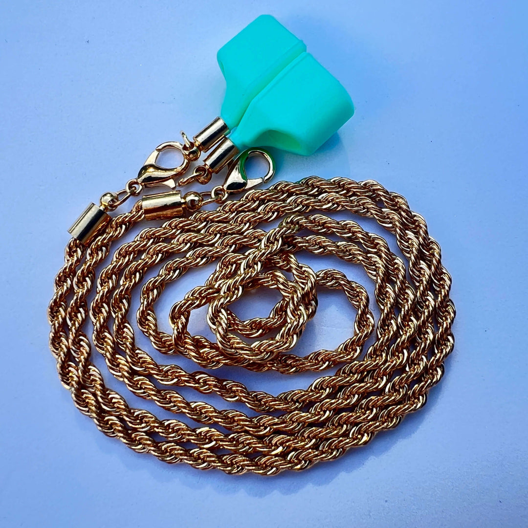 Turquoise Vibe Strap Halterung mit goldfarbener Spiral-Kette – BOLD Twist Gold von TREND Kollektiv, stylisches In-Ear-Accessoire